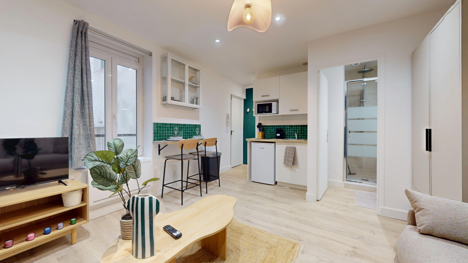 
                                                Location
                                                 Location 18.77m²