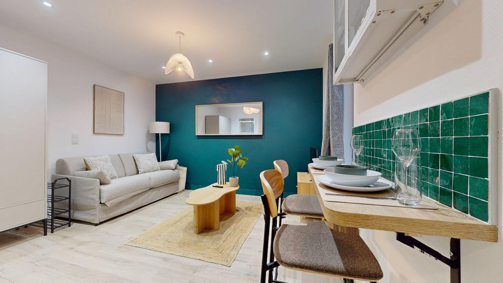 
                                                Location
                                                 Location 18.77m²