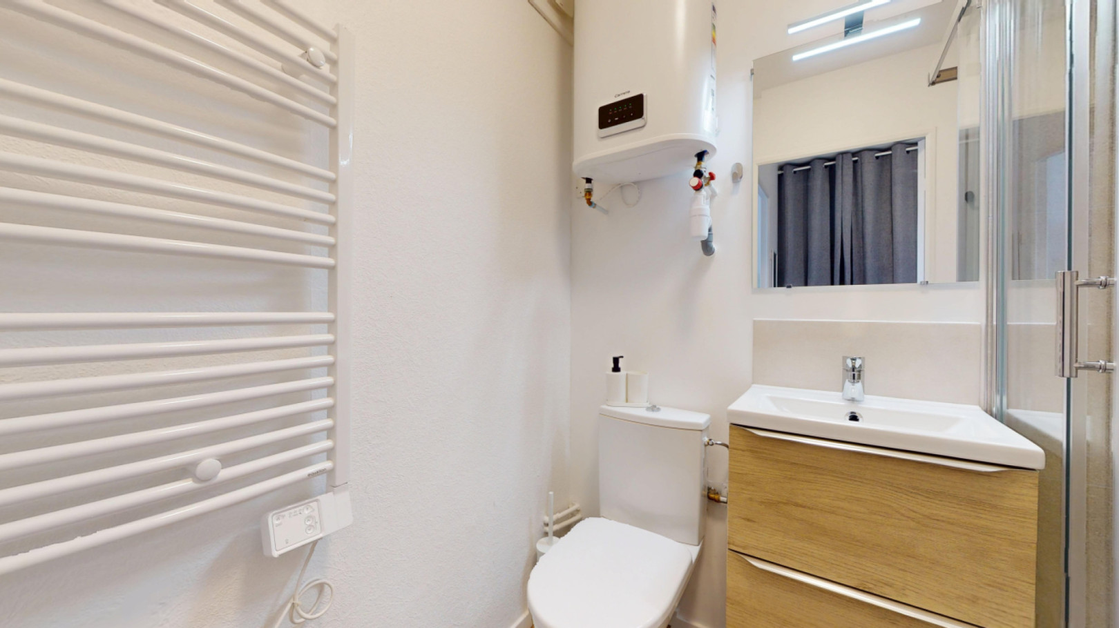 
                                                Location
                                                 Location 19.68m²