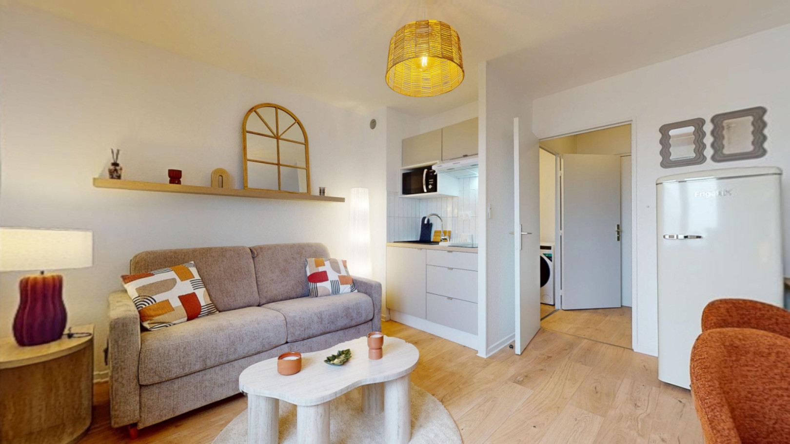 
                                                Location
                                                 Location 19.68m²