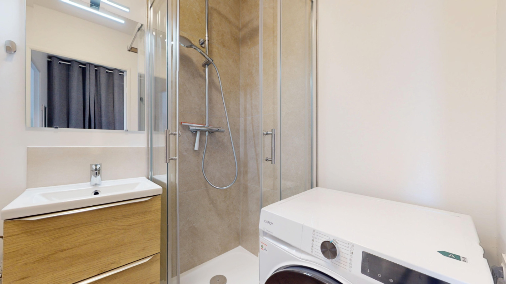 
                                                Location
                                                 Location 19.68m²
