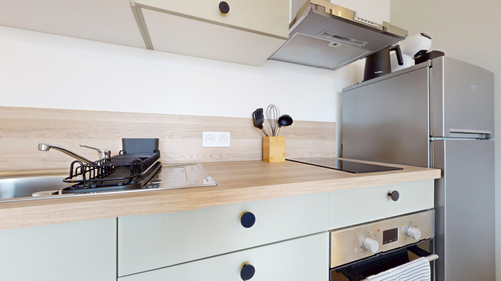 
                                                Location
                                                 Location 19.79m²