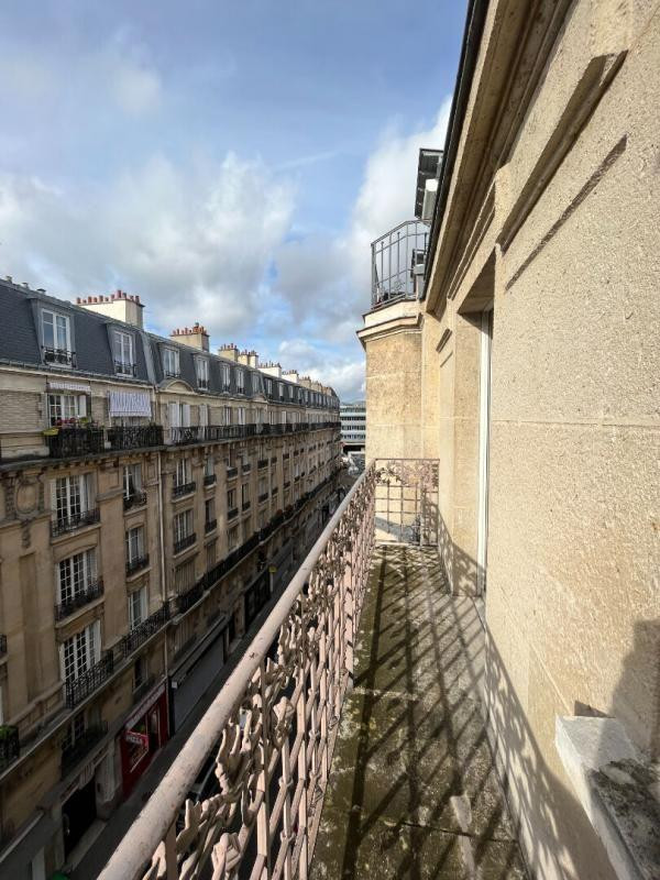 
                                                Location
                                                 Location 2 pièces avec balcon filant Paris 15è