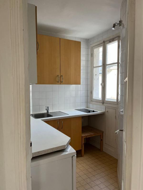 
                                                Location
                                                 Location 2 pièces avec balcon filant Paris 15è