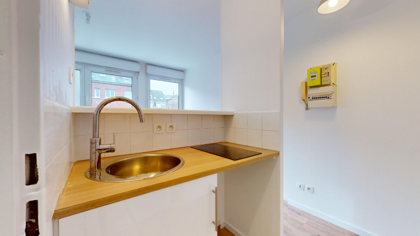 
                                                Location
                                                 Location 20.19m²