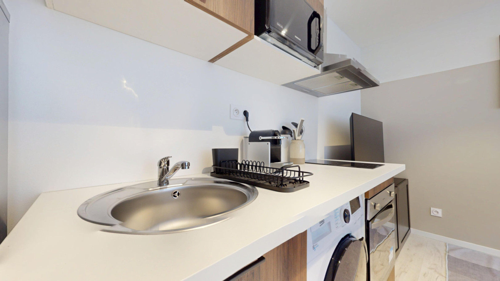 
                                                Location
                                                 Location 21.02m²