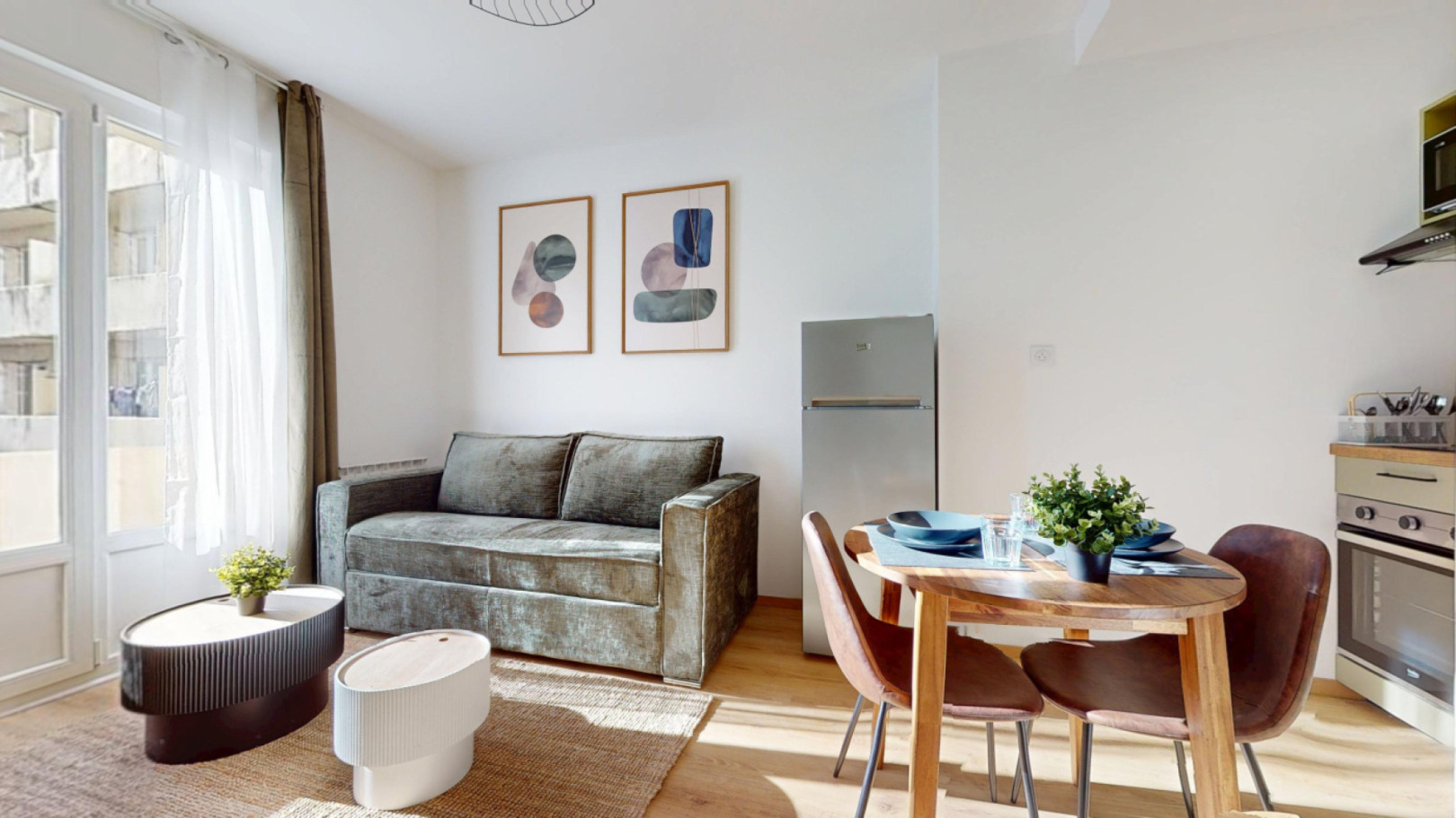 
                                                Location
                                                 Location 21.60m²