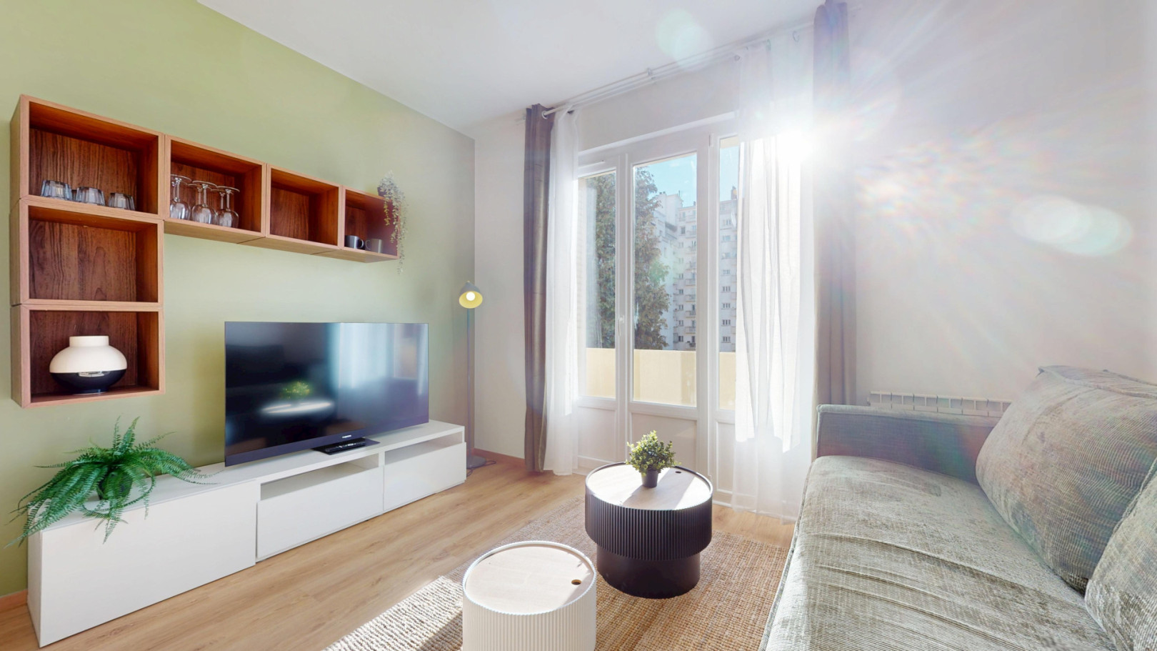 
                                                Location
                                                 Location 21.60m²