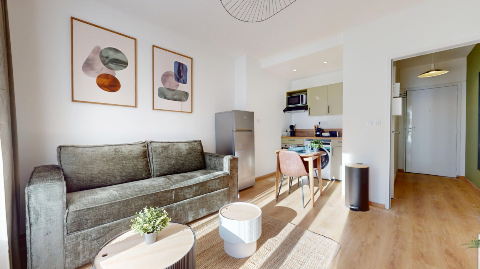 
                                                Location
                                                 Location 21.60m²