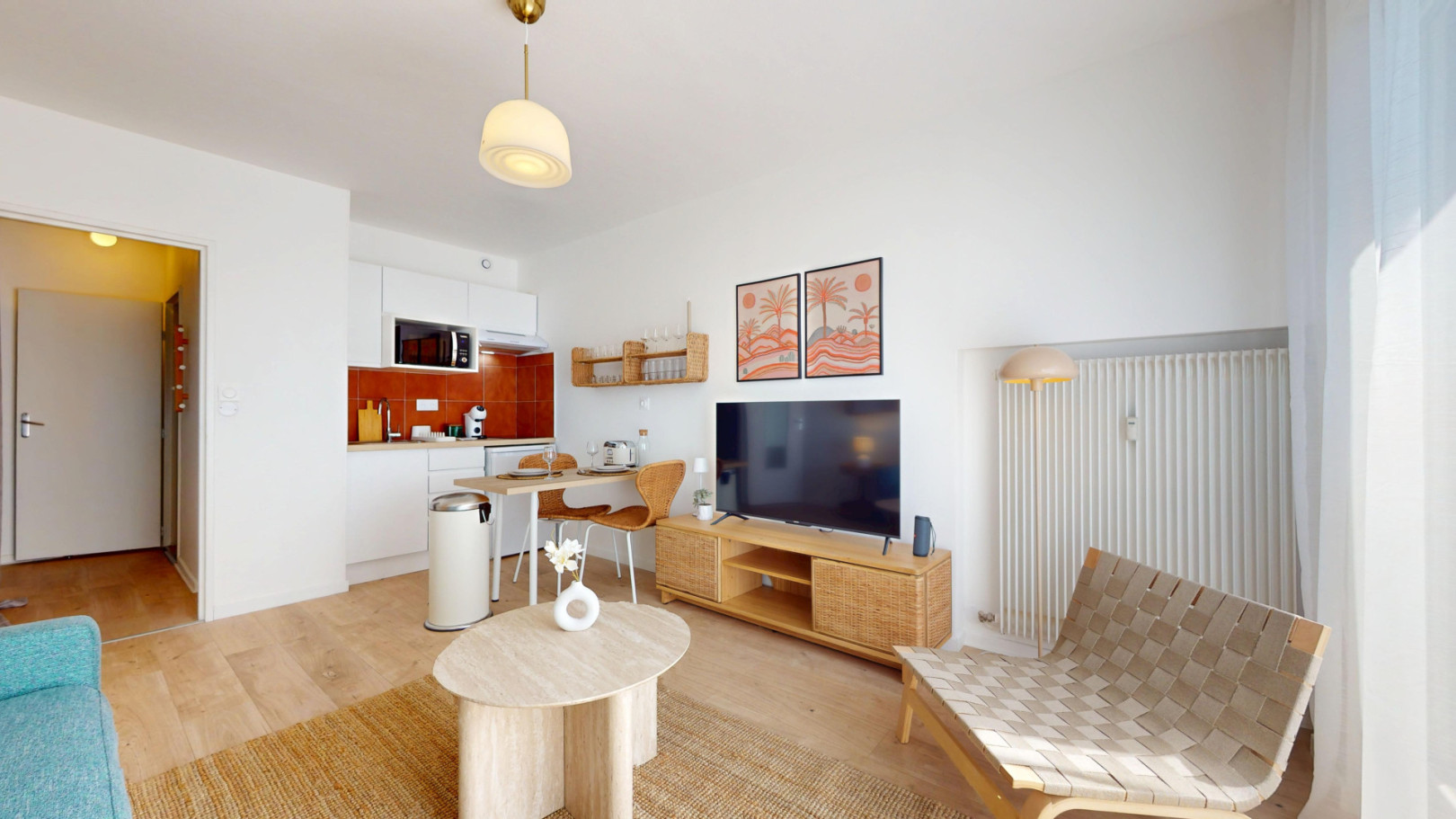 
                                                Location
                                                 Location 24.78m²