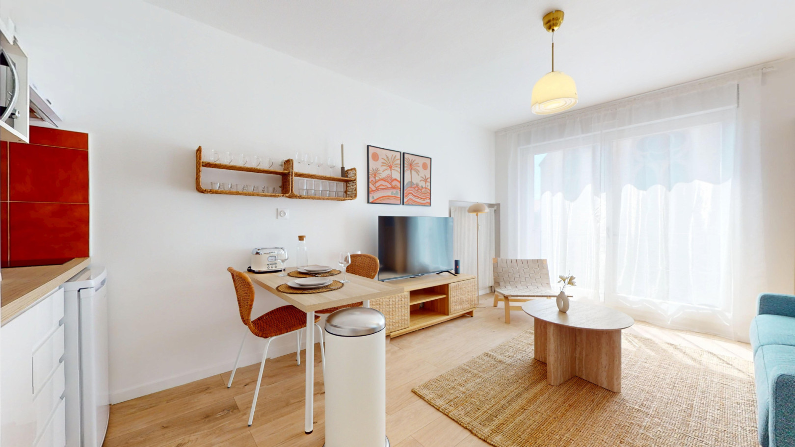 
                                                Location
                                                 Location 24.78m²