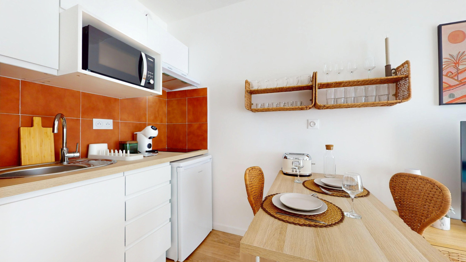 
                                                Location
                                                 Location 24.78m²
