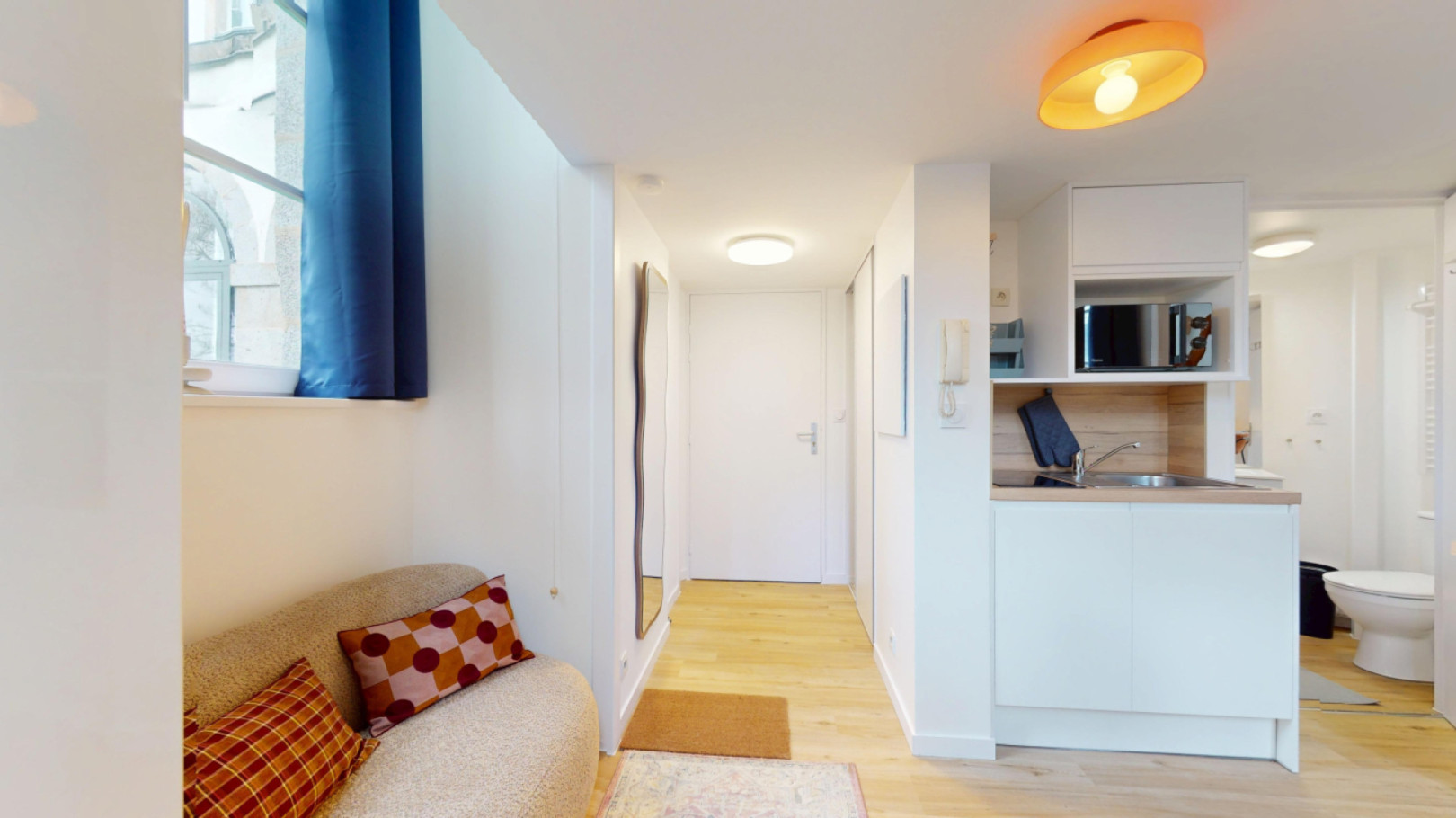 
                                                Location
                                                 Location 24.84m²
