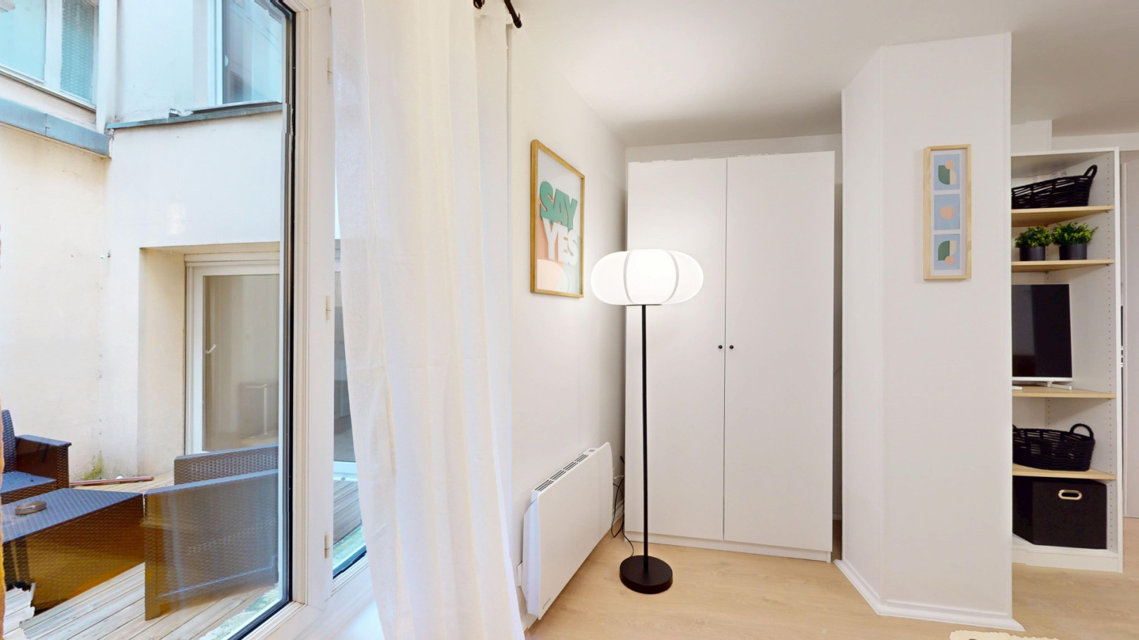 
                                                Location
                                                 Location 25.91m²