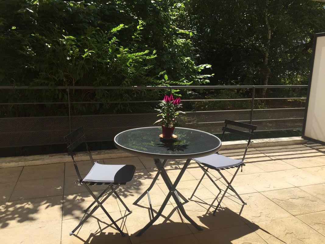 
                                                Location
                                                 Location 25m2 avec terrasse proche hôpital, études