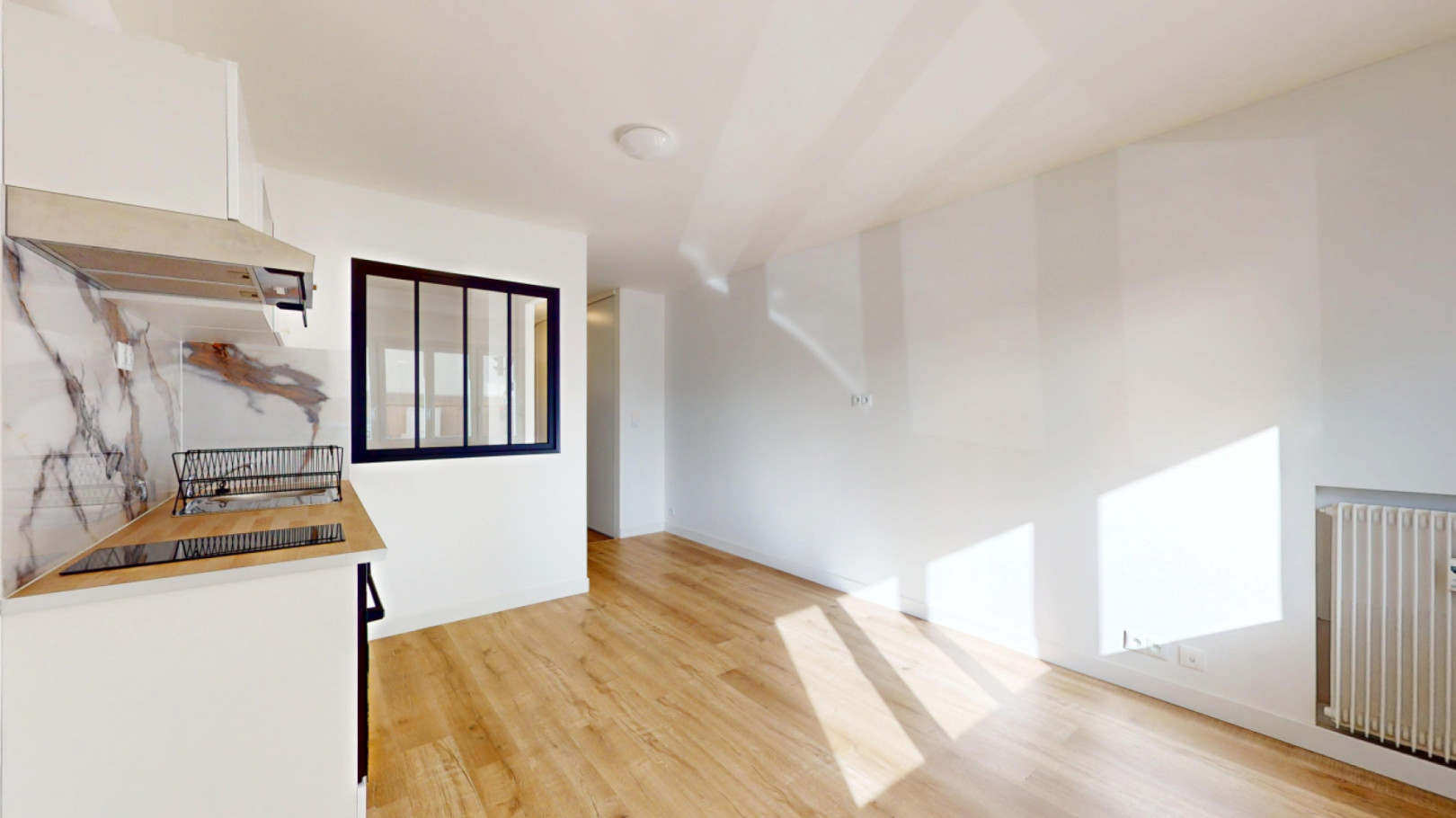 
                                                Location
                                                 Location 27.60m²