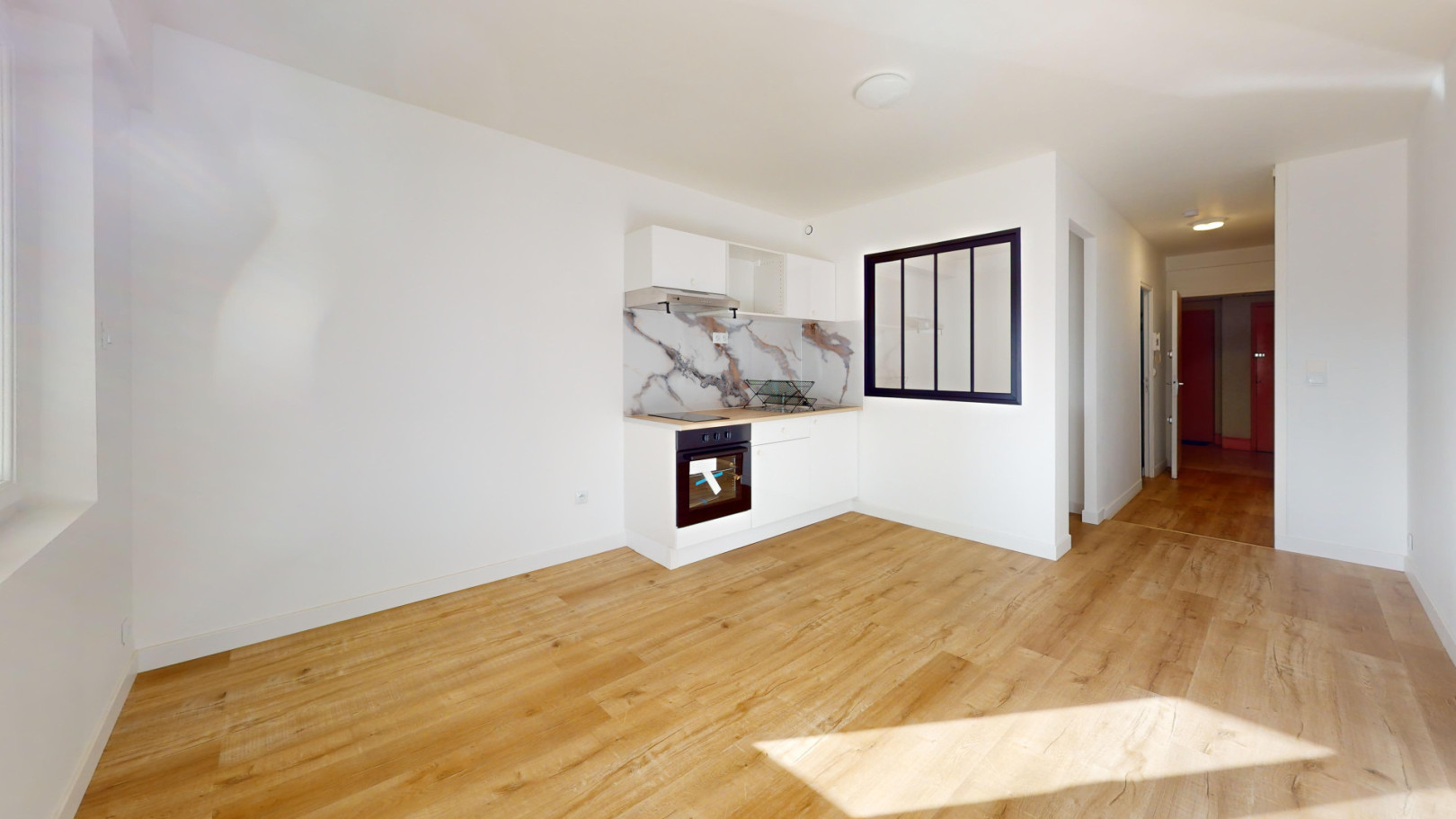 
                                                Location
                                                 Location 27.60m²