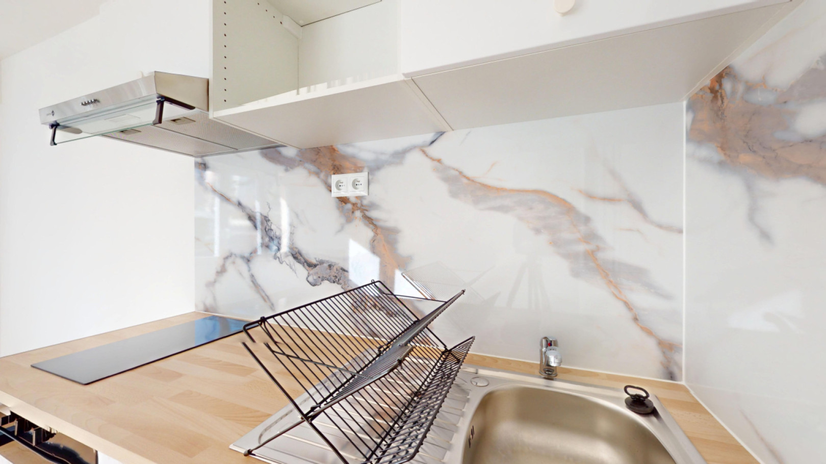 
                                                Location
                                                 Location 27.60m²