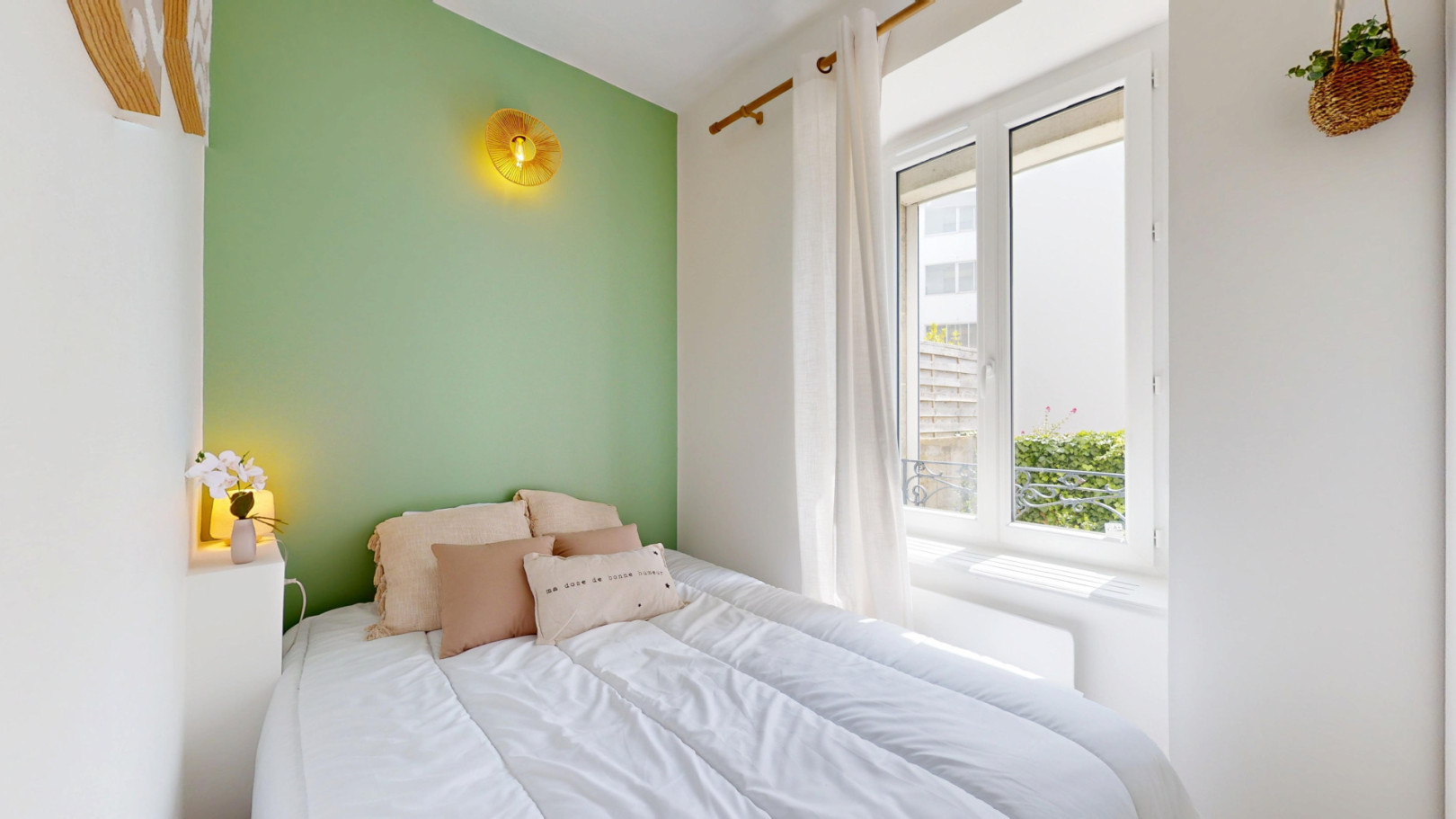 
                                                Location
                                                 Location 30.18m²