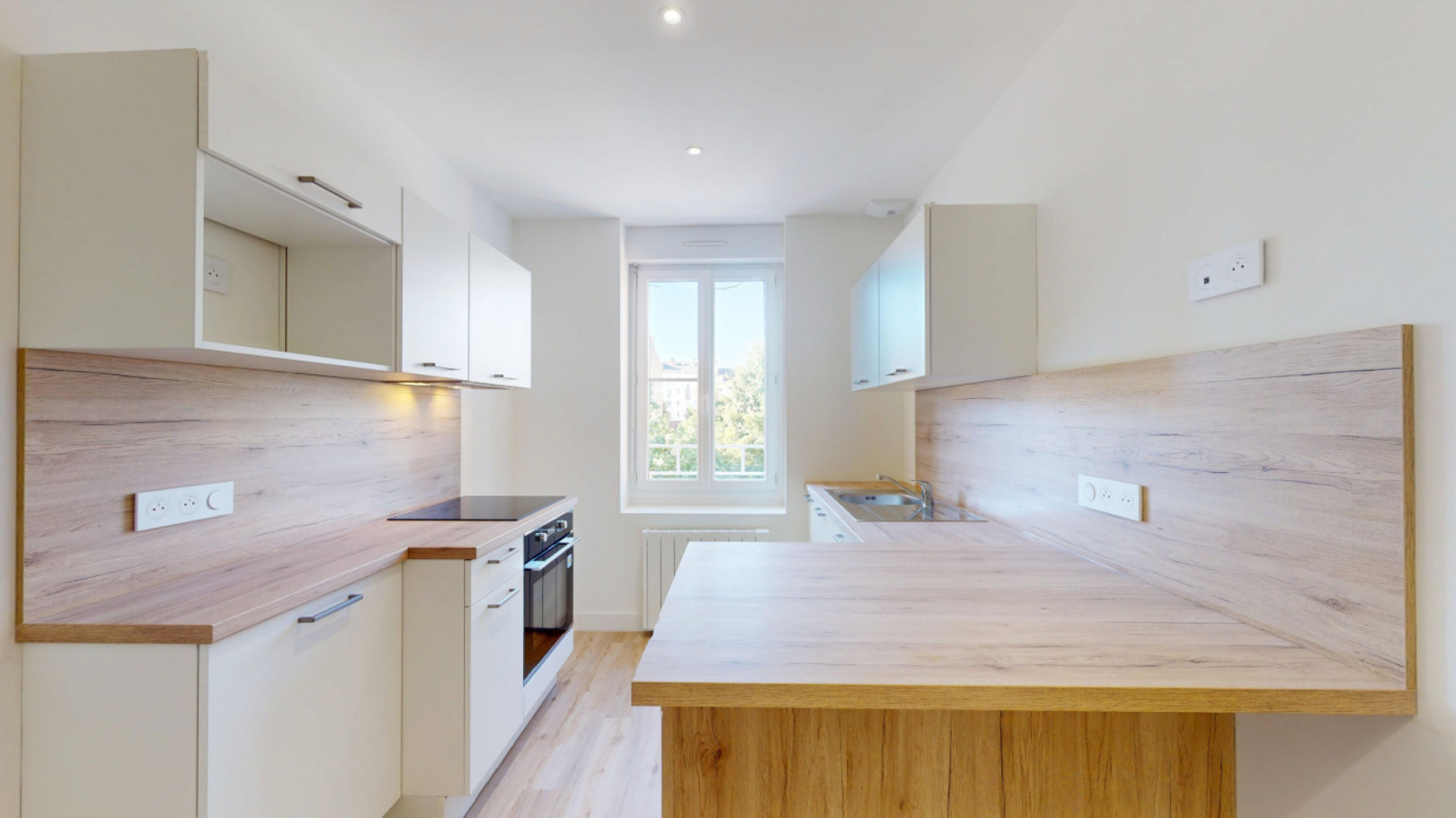 
                                                Location
                                                 Location 30.75m²
