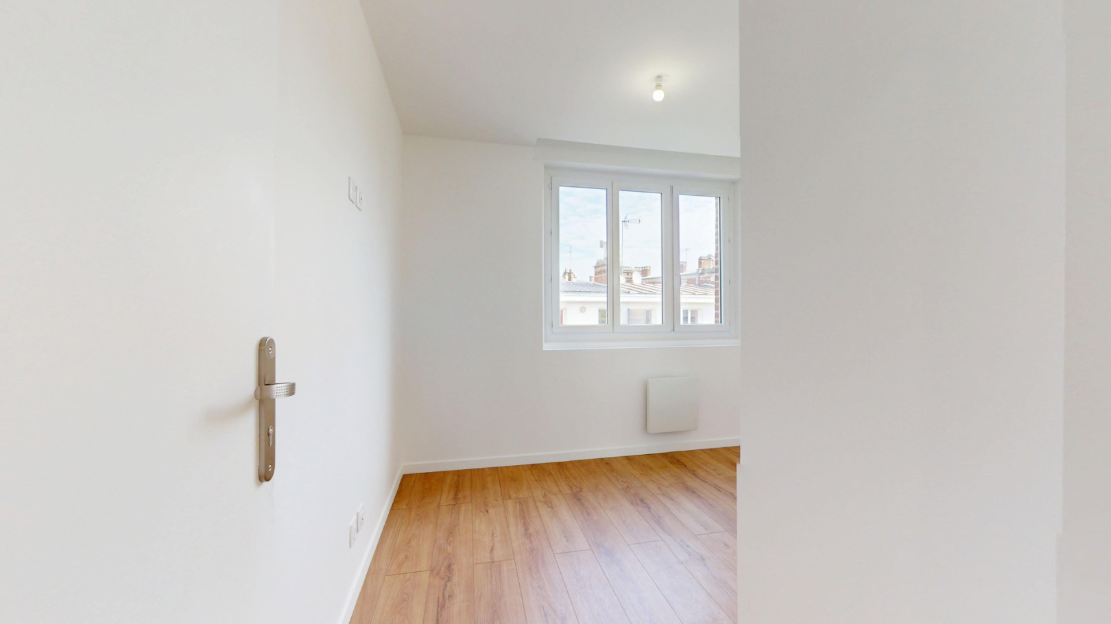 
                                                Location
                                                 Location 36.67m²