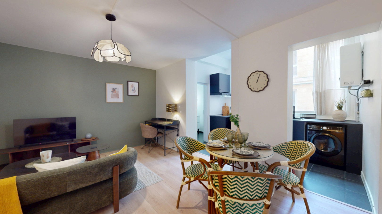 
                                                Location
                                                 Location 39.72m²