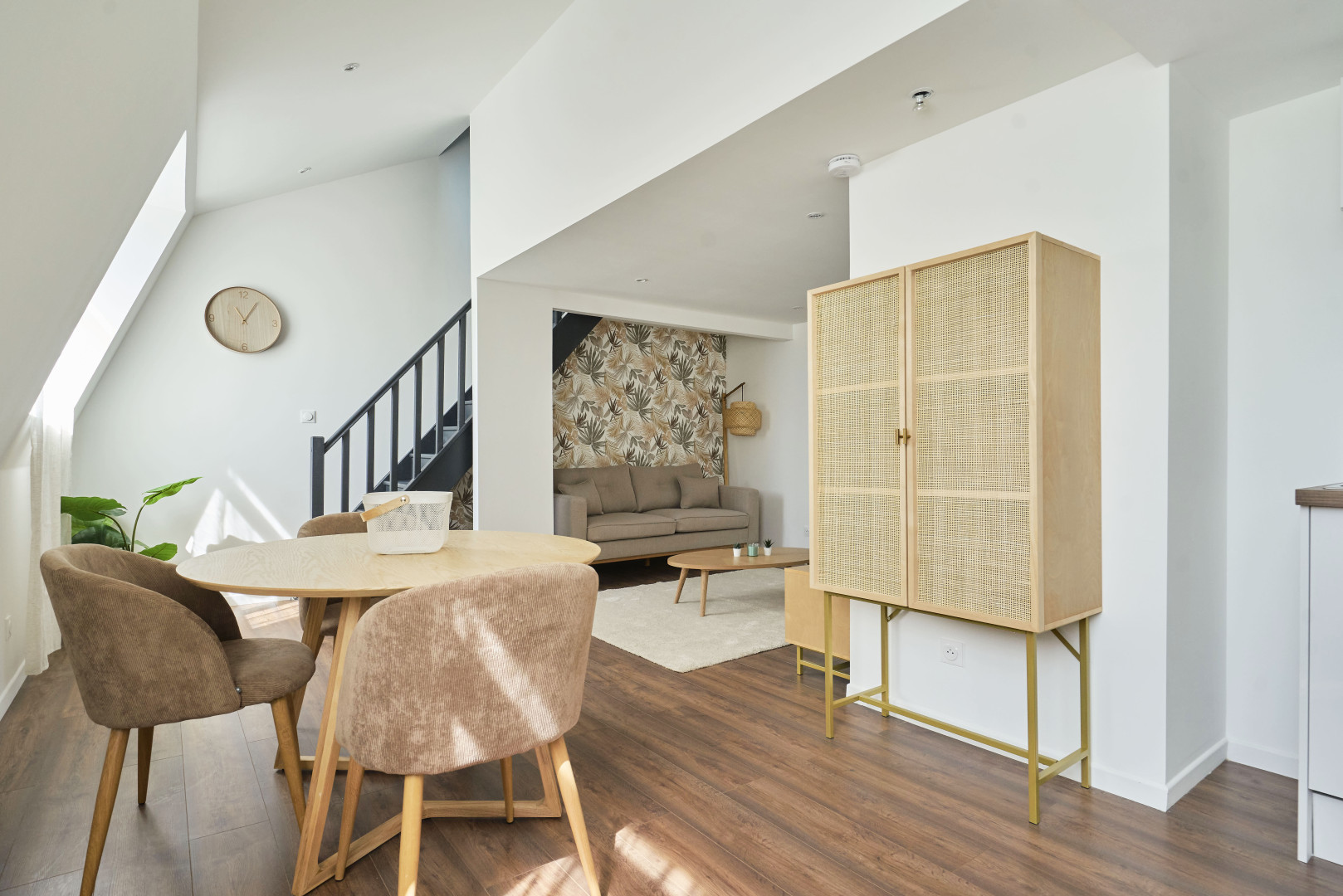 
                                                Location
                                                 Location 39.94m²