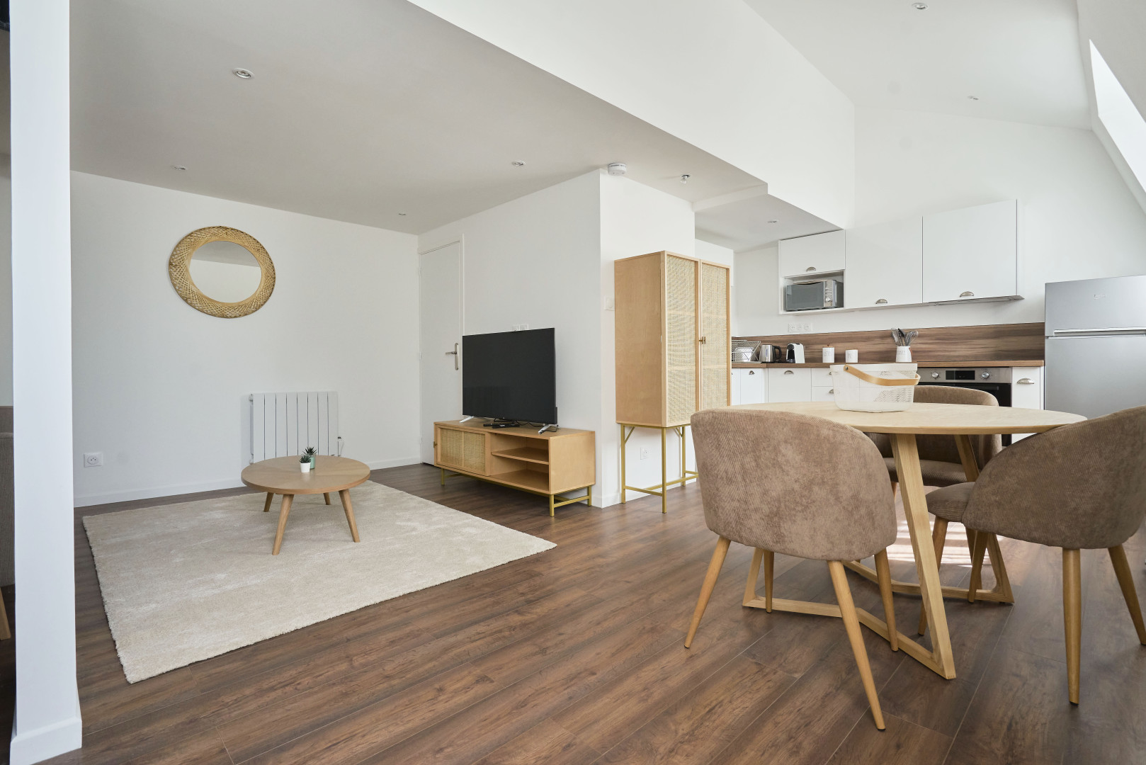 
                                                Location
                                                 Location 39.94m²