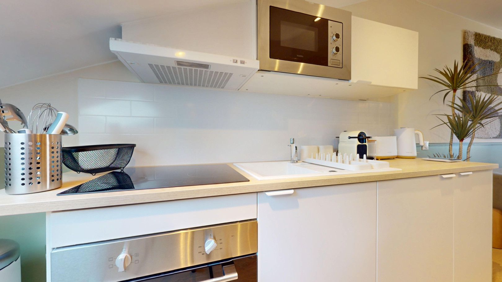 
                                                Location
                                                 Location 40.80m²