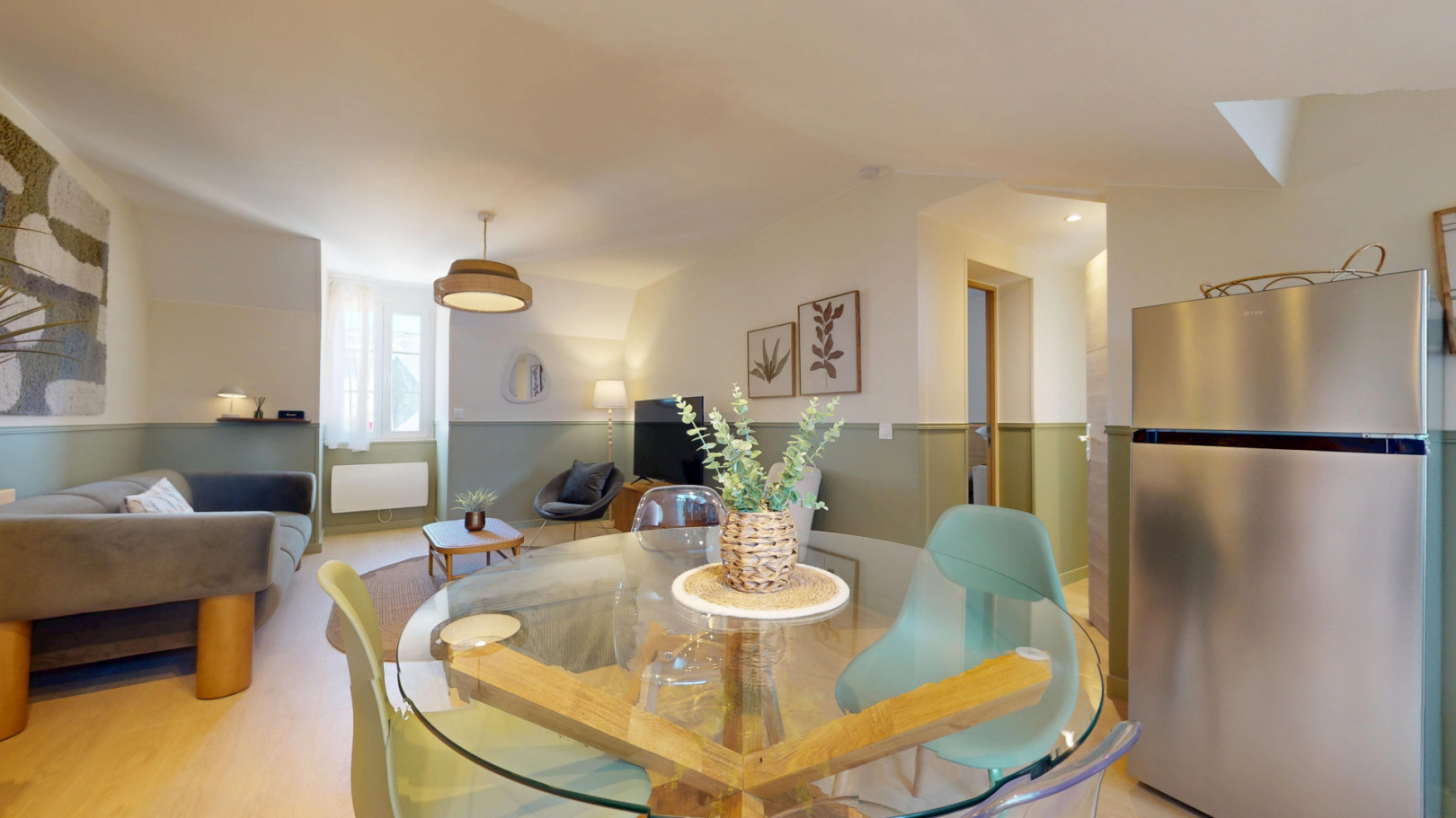 
                                                Location
                                                 Location 40.80m²