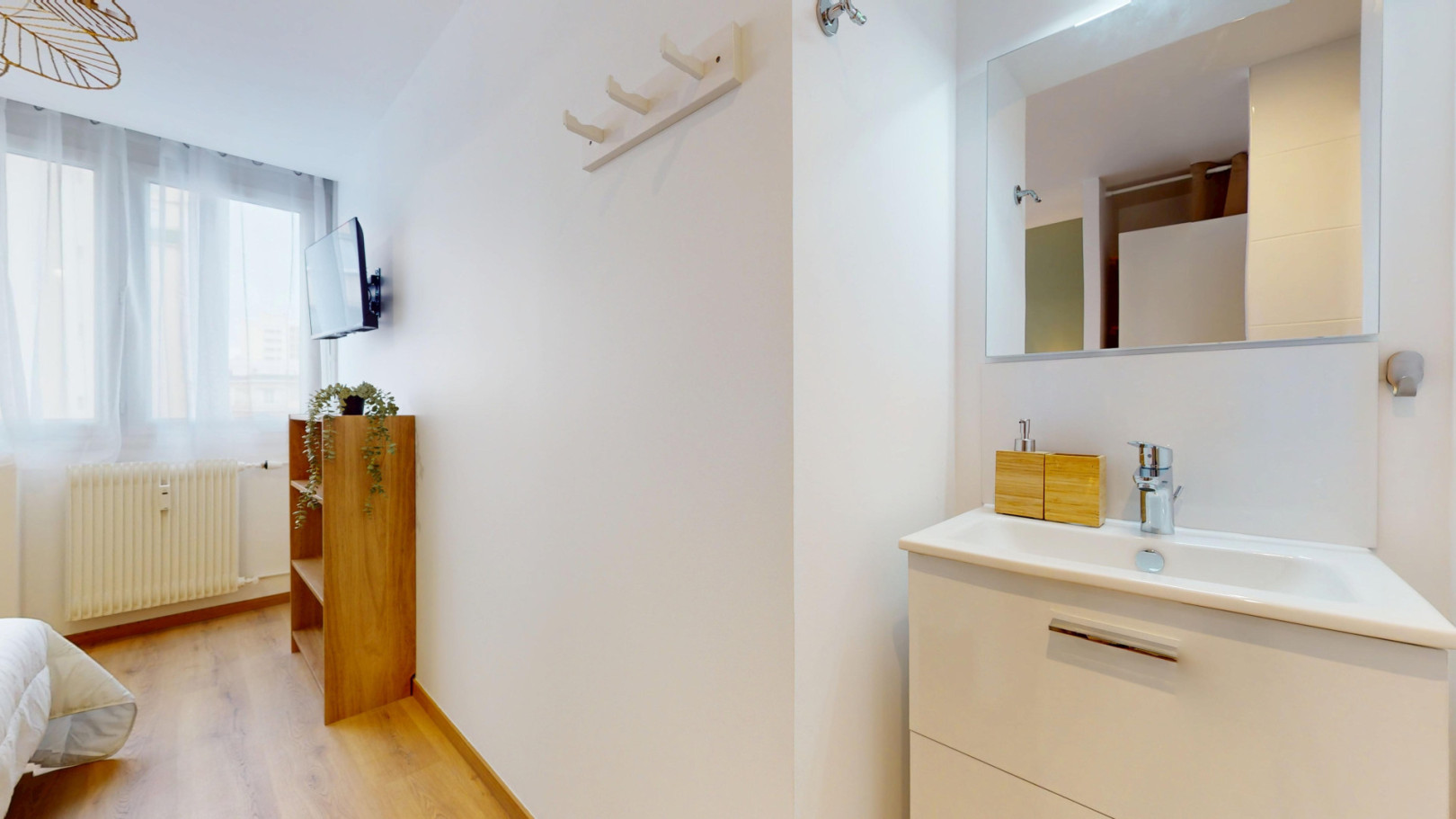 
                                                Location
                                                 Location 56.03m²