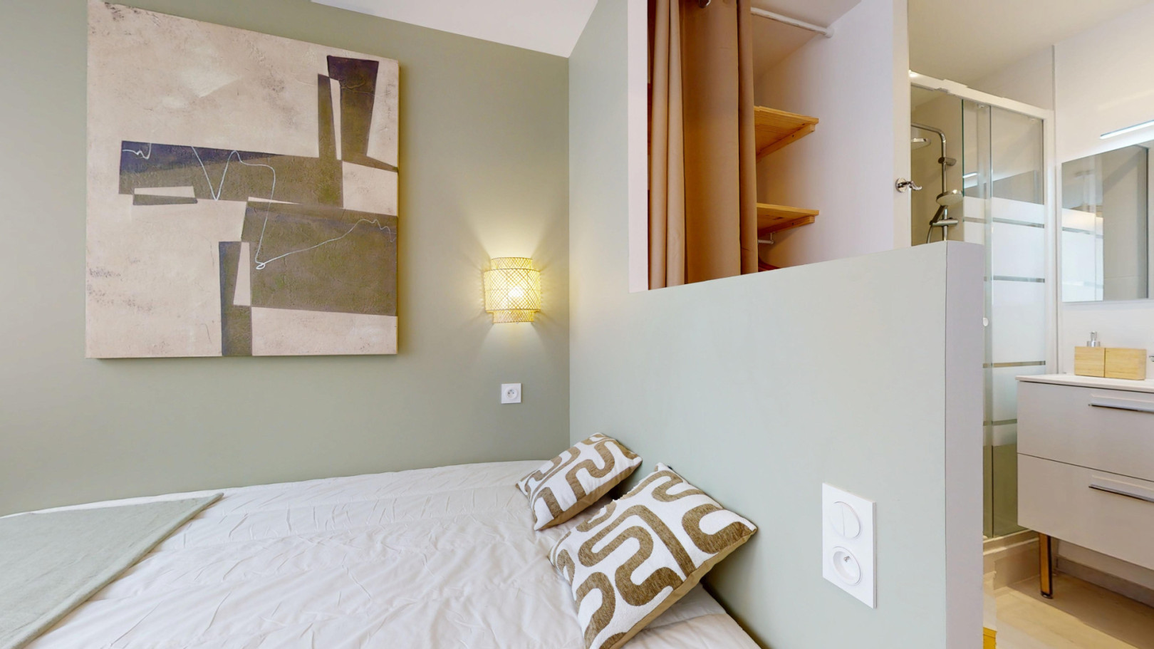 
                                                Location
                                                 Location 56.03m²