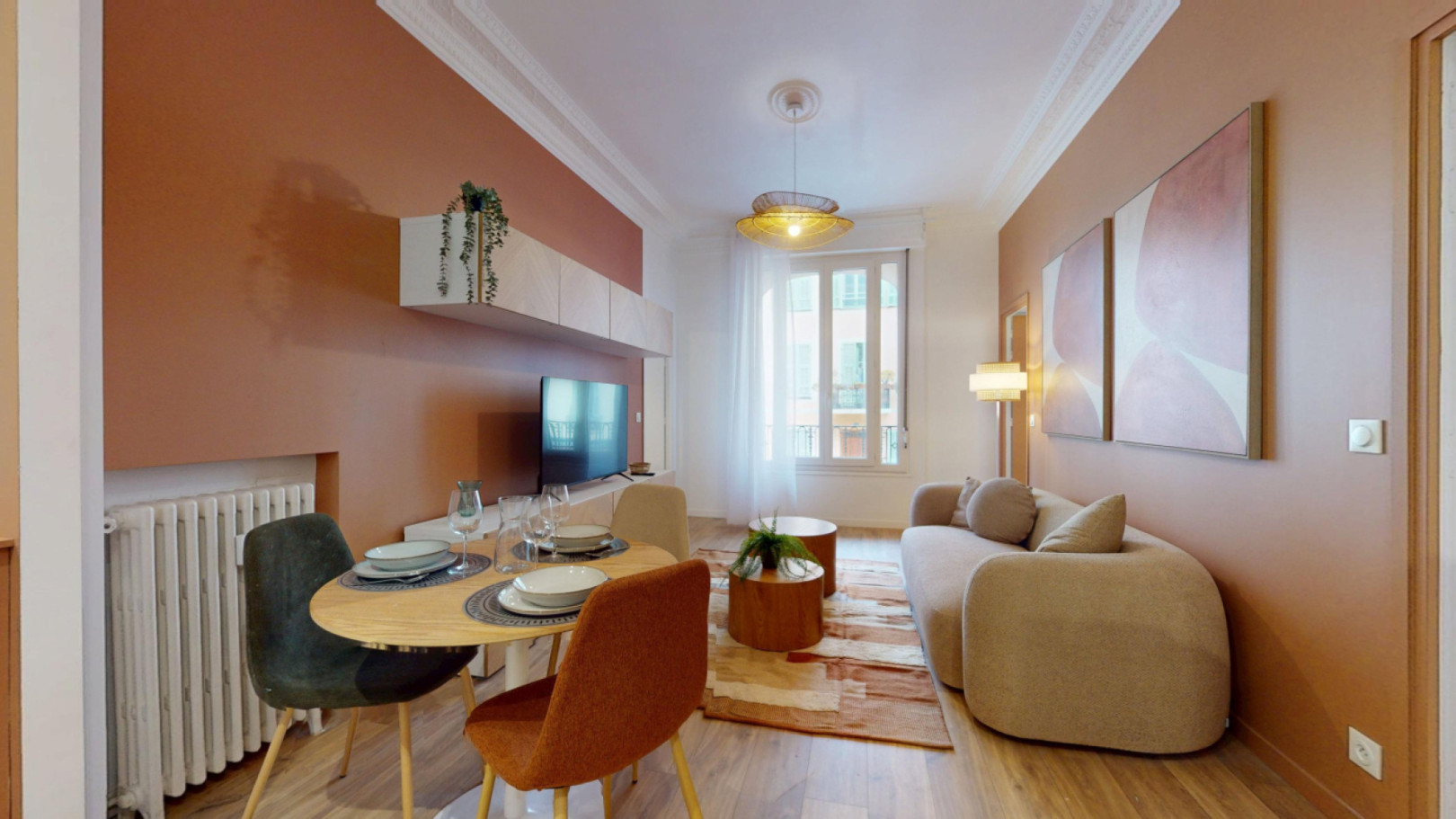 
                                                Location
                                                 Location 61.00m²
