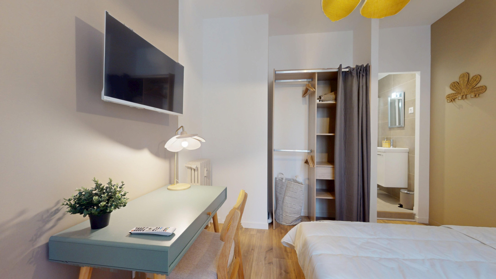 
                                                Location
                                                 Location 61.00m²