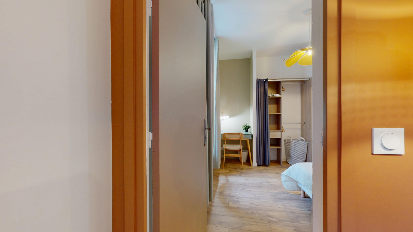 
                                                Location
                                                 Location 61.00m²