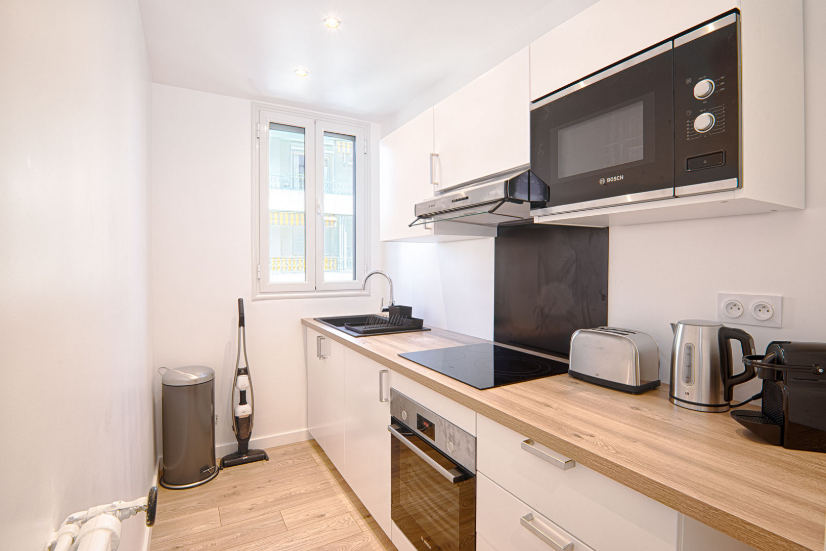 
                                                Location
                                                 Location 67.57m²