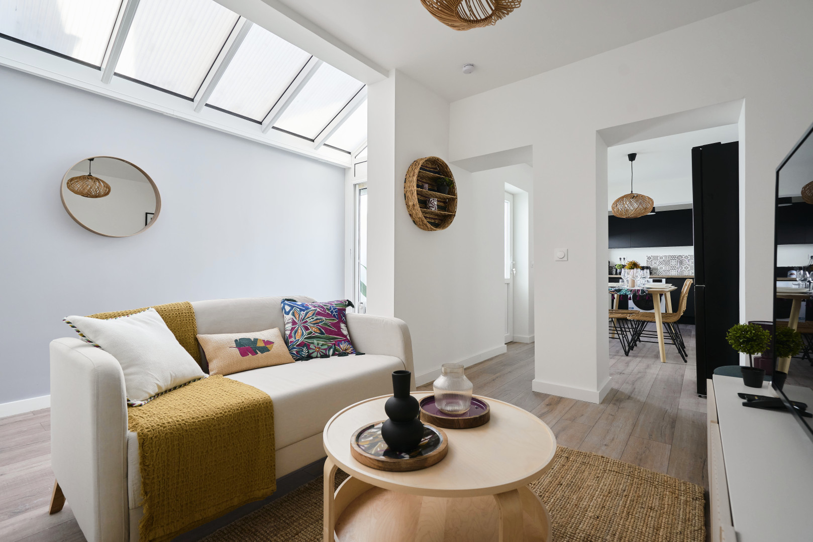 
                                                Location
                                                 Location 79.83m²