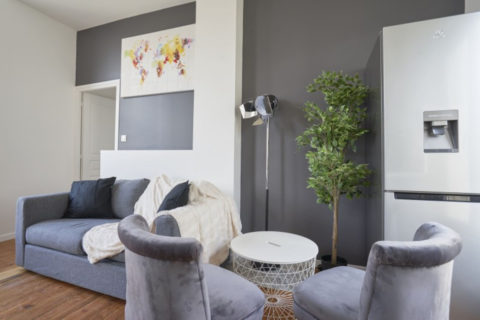 
                                                Location
                                                 Location 84.99m²