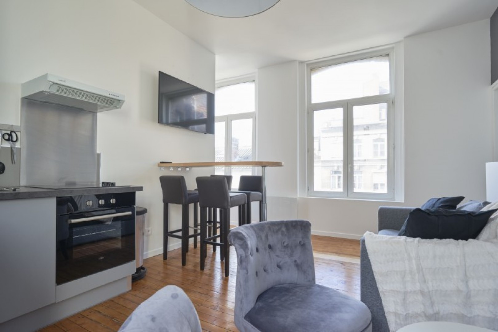 
                                                Location
                                                 Location 84.99m²
