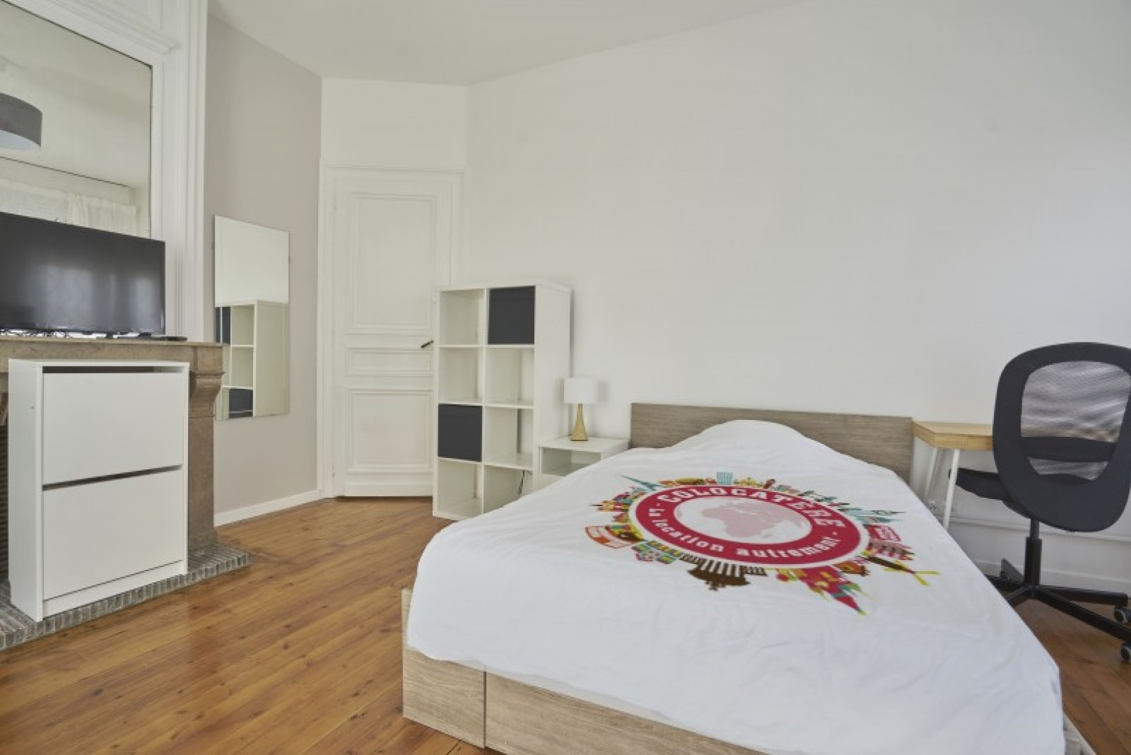 
                                                Location
                                                 Location 84.99m²