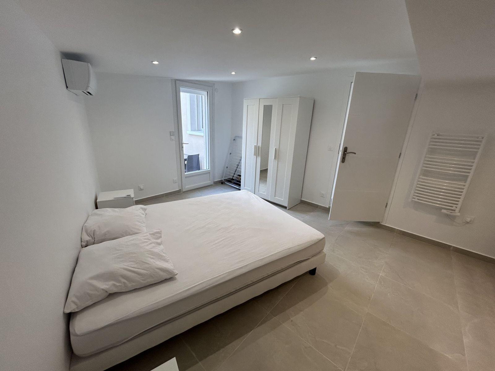 
                                                Location
                                                 Location à l’année – Plage à 50 mètres