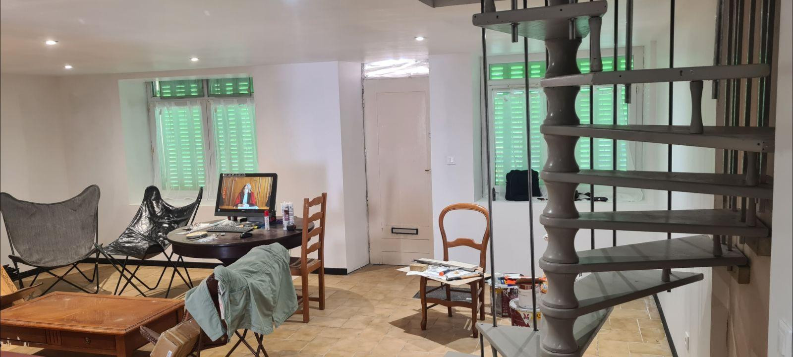 
                                                Location
                                                 LOCATION A MARENNES