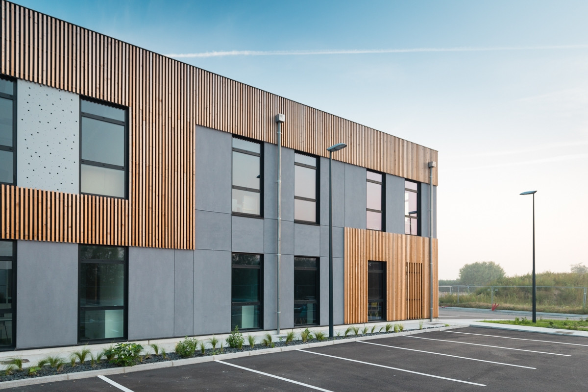 
                                                Location
                                                 Location / Achat bureaux entre Amiens et Reims - 2 400 m² - Compiègne