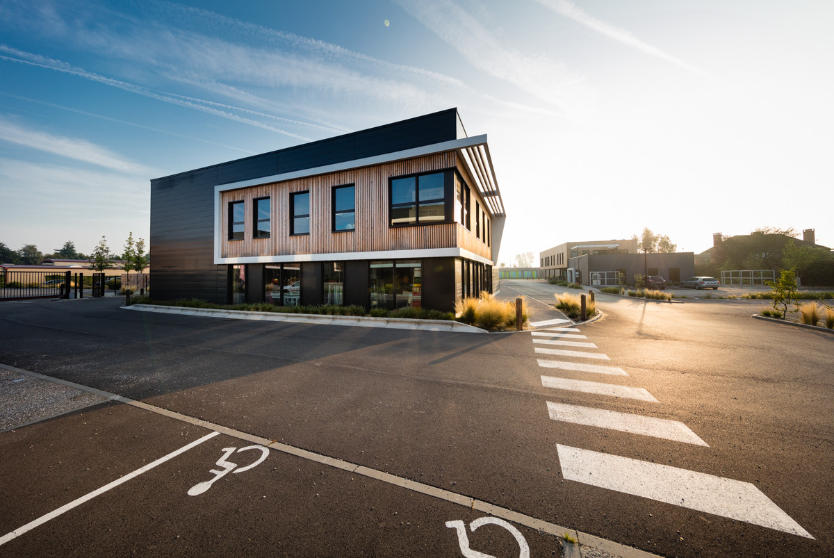 
                                                Location
                                                 Location / Achat bureaux entre Amiens et Reims – 2 400 m² – Compiègne