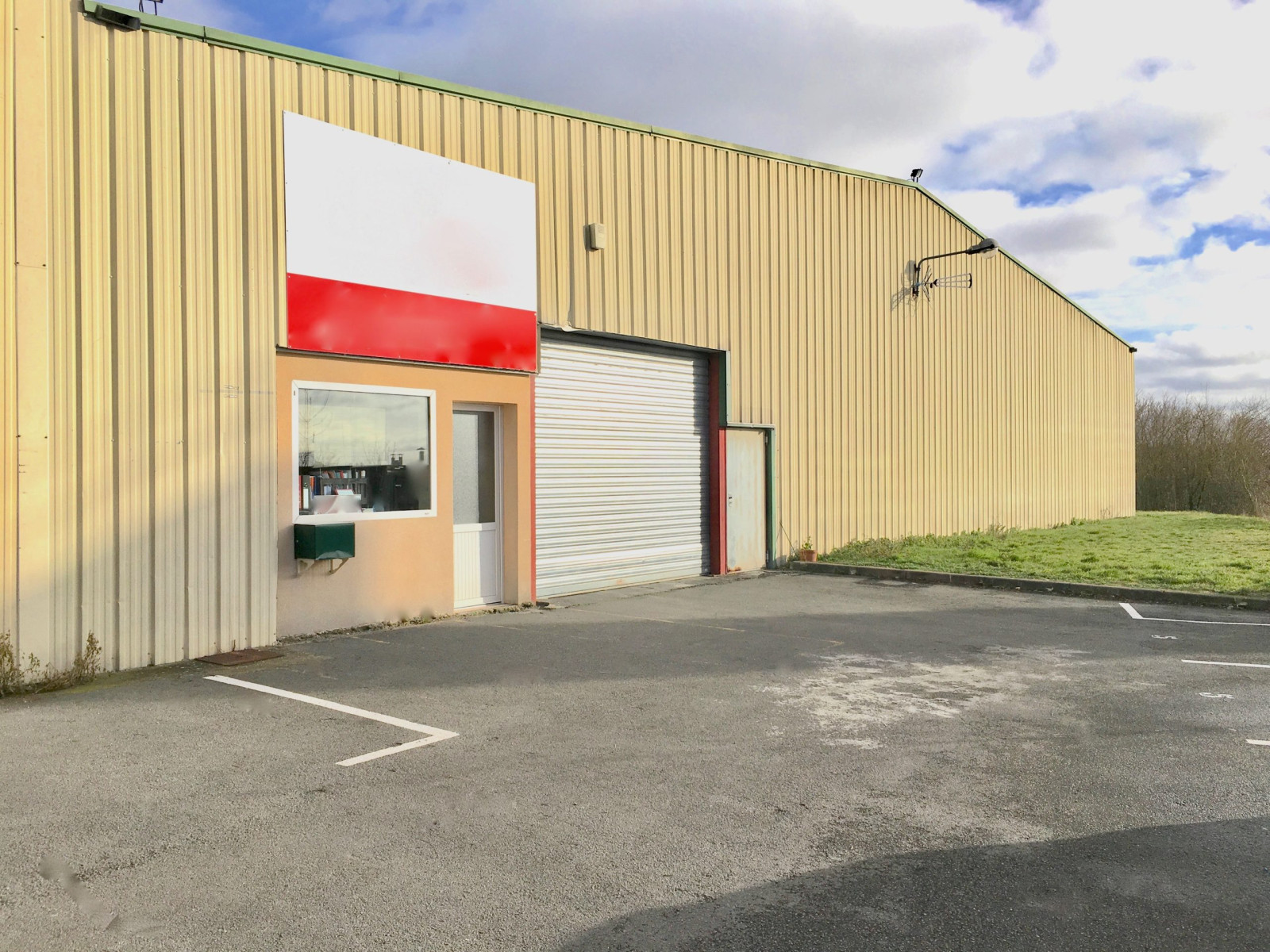 
                                                Location
                                                 Location / Achat local d'activités Amiens – 752 m² – Amiens Est