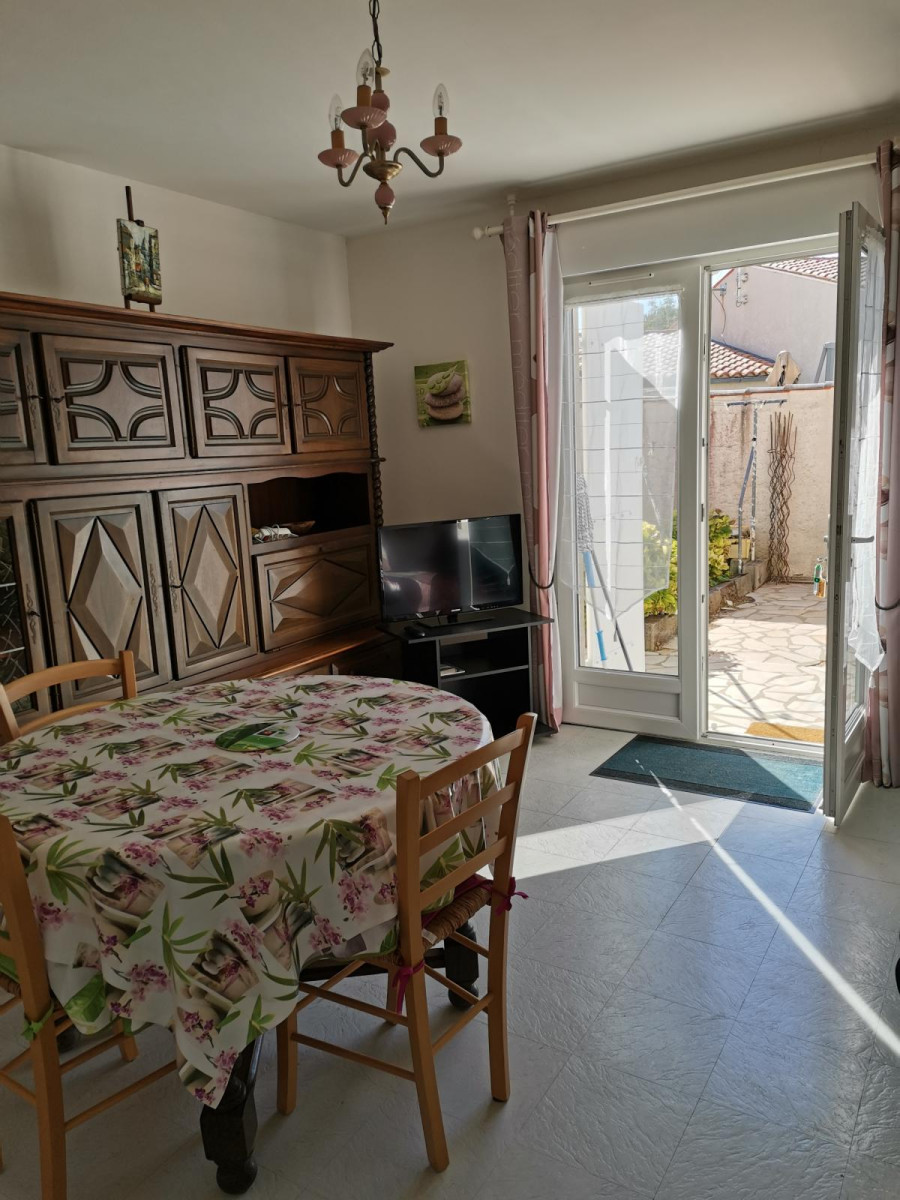 
                                                Location
                                                 Location appart étudiant (e) année scolaire