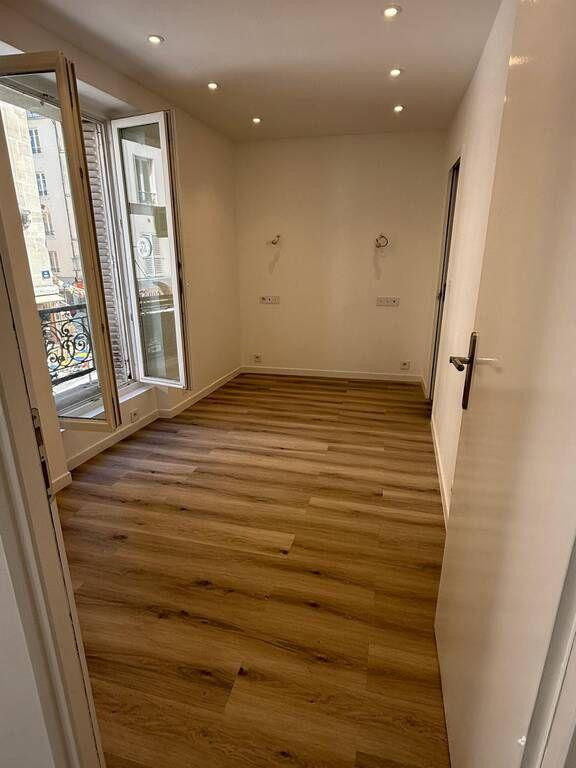 
                                                Location
                                                 Location appartement 2 pièces 51 m² Paris 18è