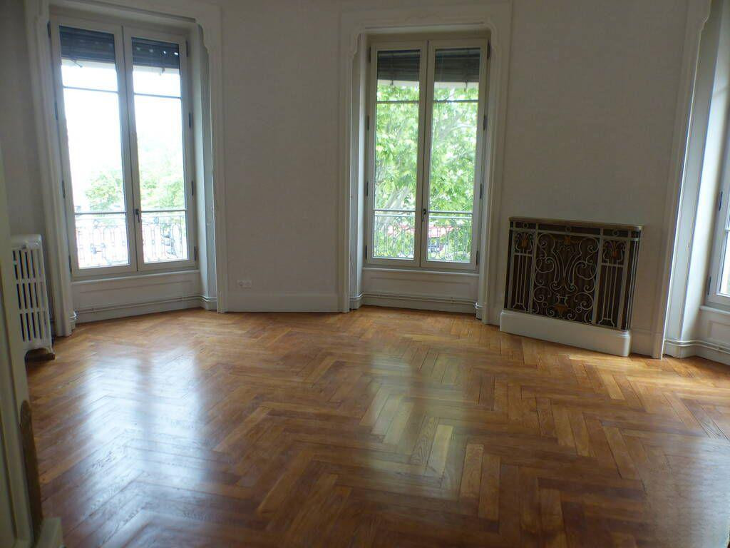 
                                                Location
                                                 Location appartement 2 pièces 55 m² Lyon 1Er