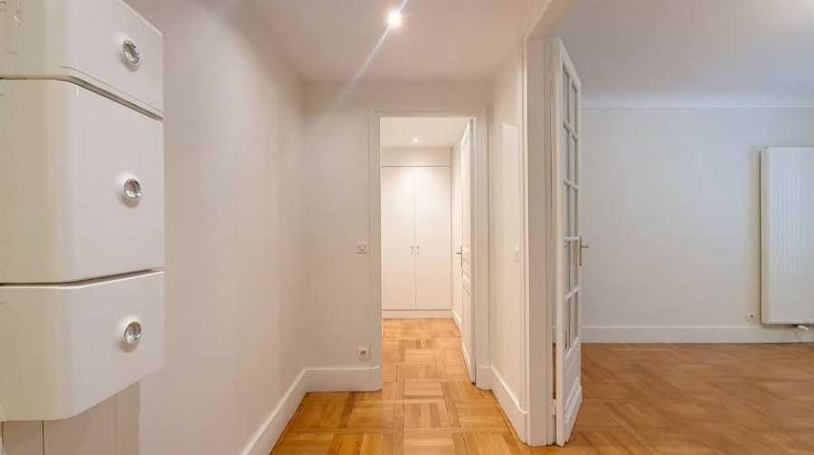 
                                                Location
                                                 Location appartement 2 pièces Paris 16ème 51 m2