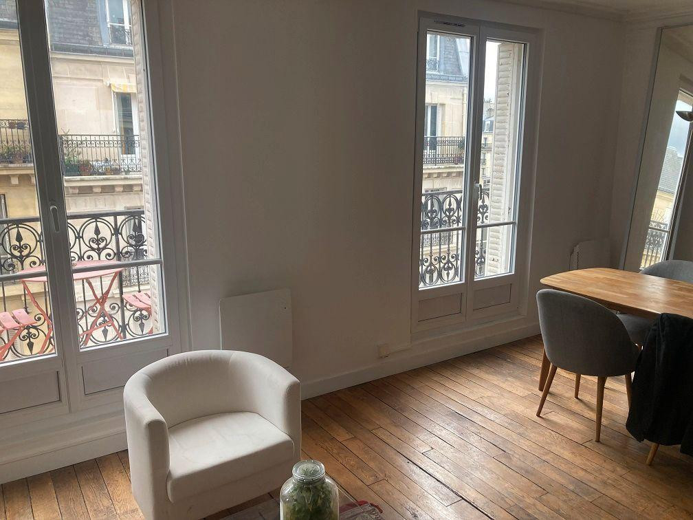 
                                                Location
                                                 Location appartement deux pièces avec balcon Paris
